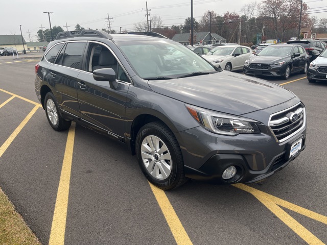 2018 Subaru Outback 2.5i Premium photo 3