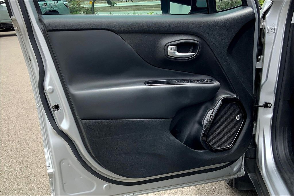 2017 Jeep Renegade Latitude North Edition photo 21