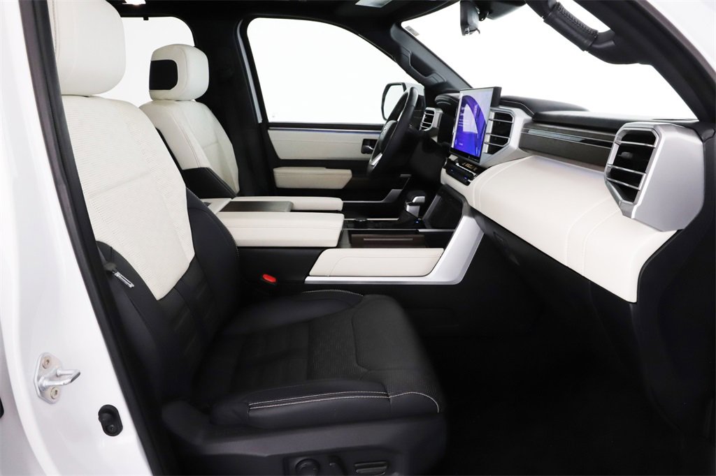 2024 Toyota RAV4 LE photo 34