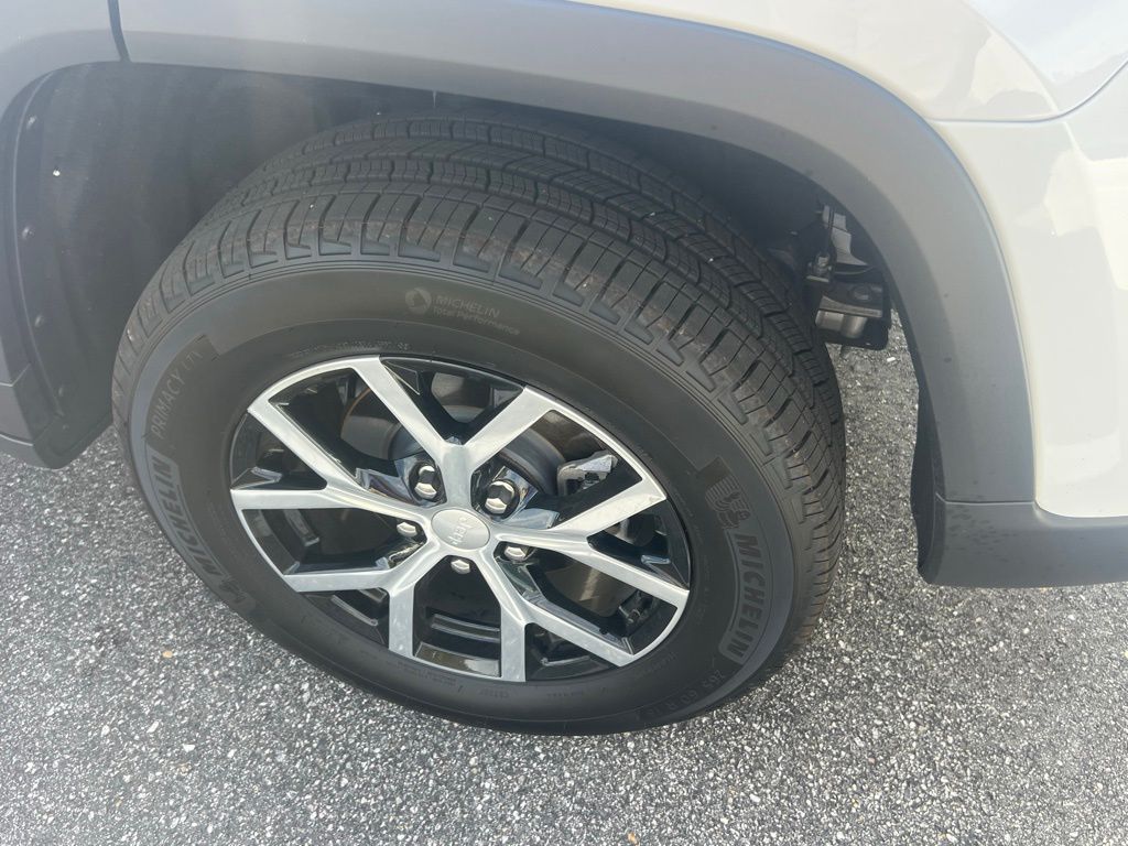 2025 Jeep Grand Cherokee Limited photo 5