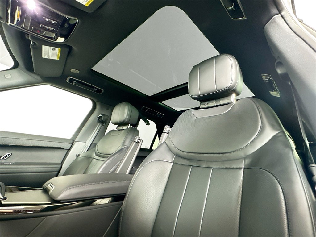 2025 Land Rover Range Rover Sport SE photo 16