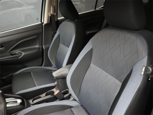 2025 Nissan Versa SV photo 17