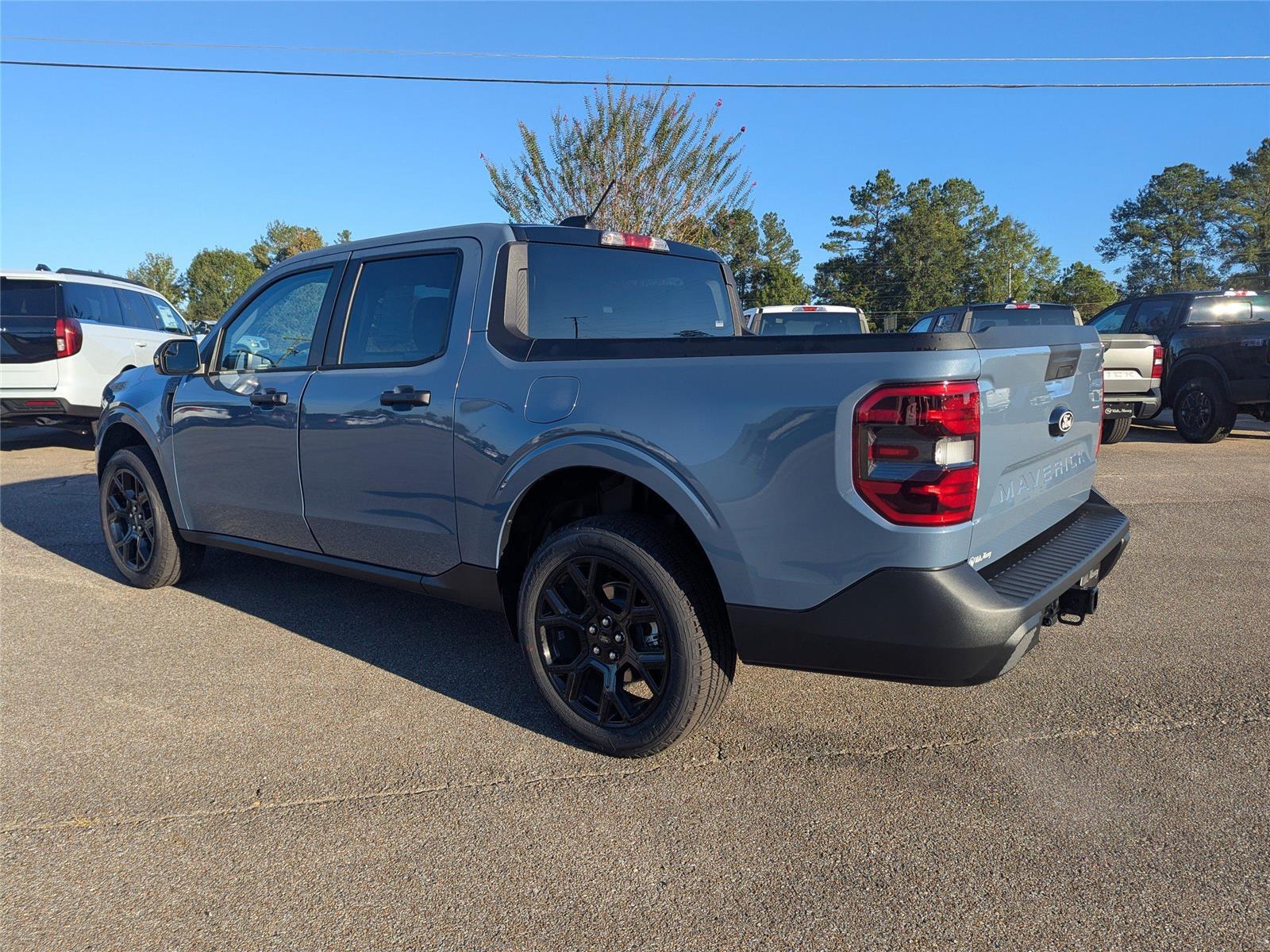 2025 Ford Maverick XLT photo 2