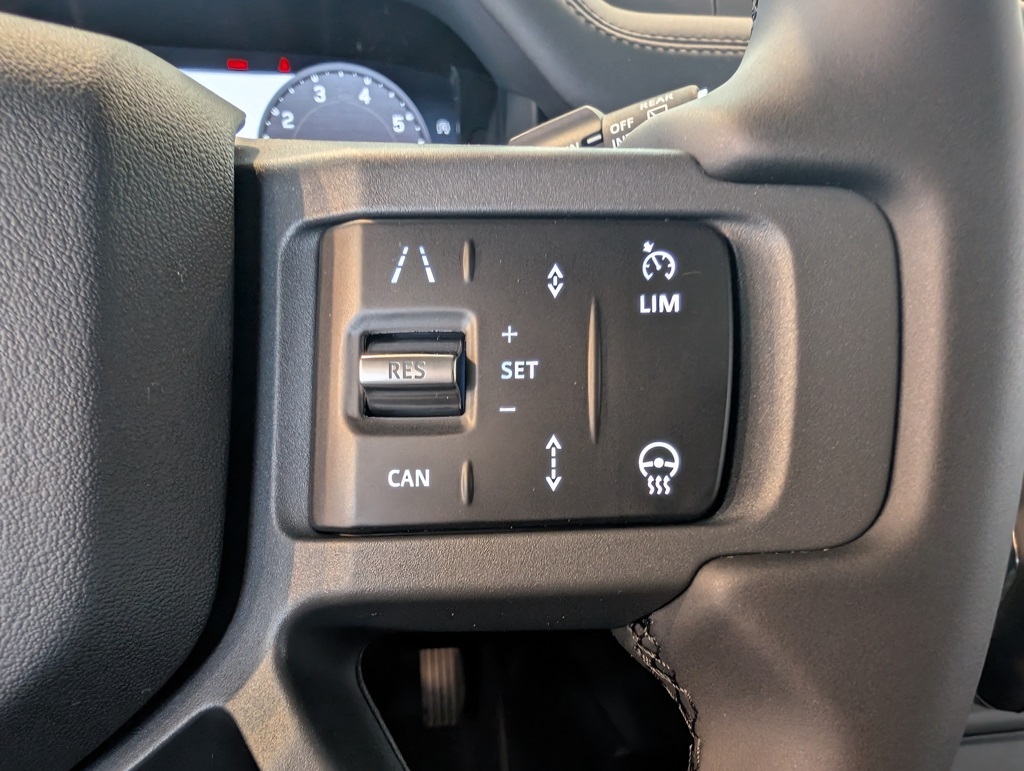 2025 Land Rover Defender 90 X-Dynamic SE photo 16