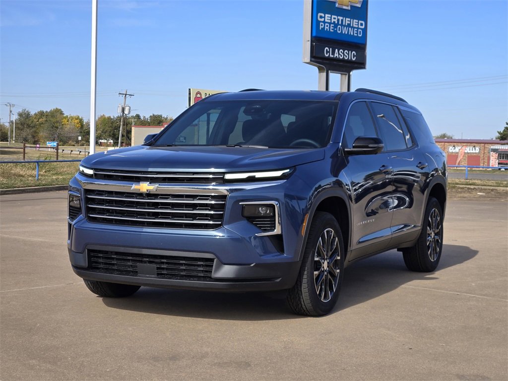 2026 Chevrolet Traverse photo 2