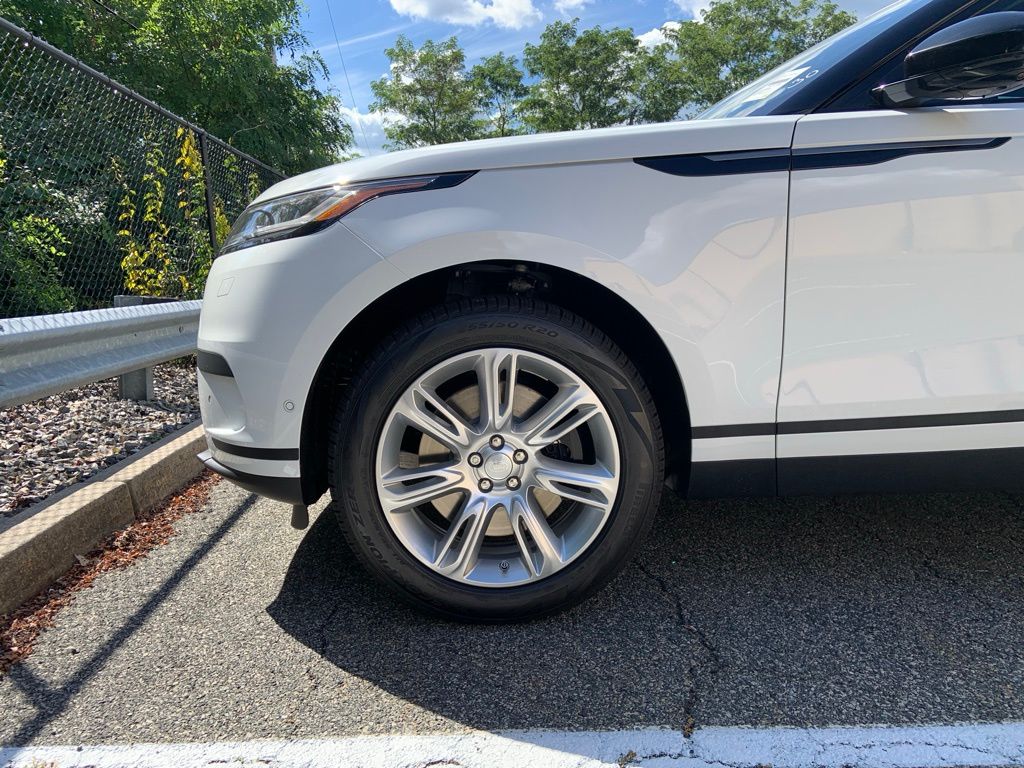 2026 Land Rover Range Rover Velar S photo 9