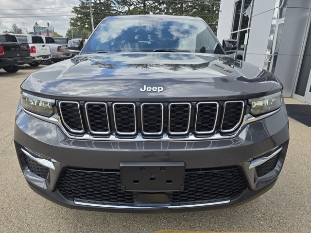 2025 Jeep Grand Cherokee Limited photo 2