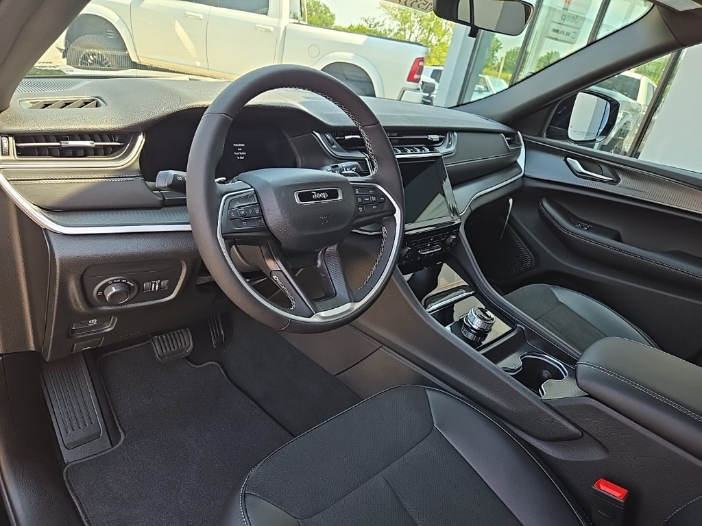 2025 Jeep Grand Cherokee Altitude X photo 31
