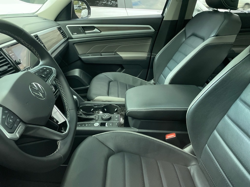2021 Volkswagen Atlas SEL Premium photo 2