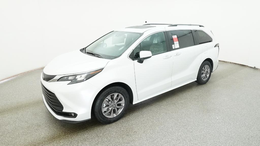 2026 Toyota Sienna XLE's photo