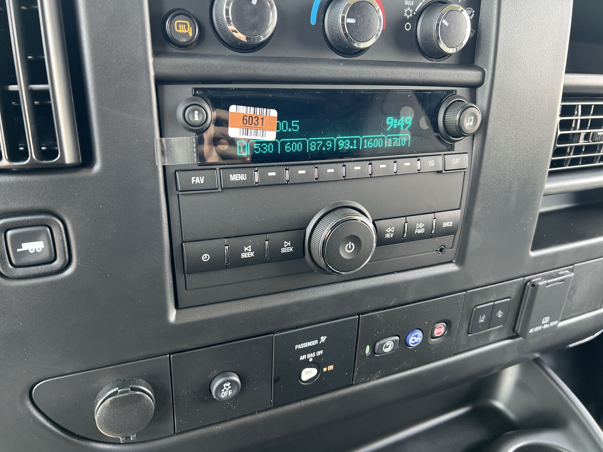 2025 Chevrolet Express Cargo 3500 photo 15
