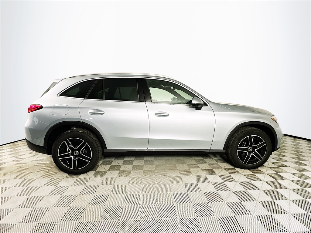 2026 Mercedes Benz GLC 300 4MATIC photo 8