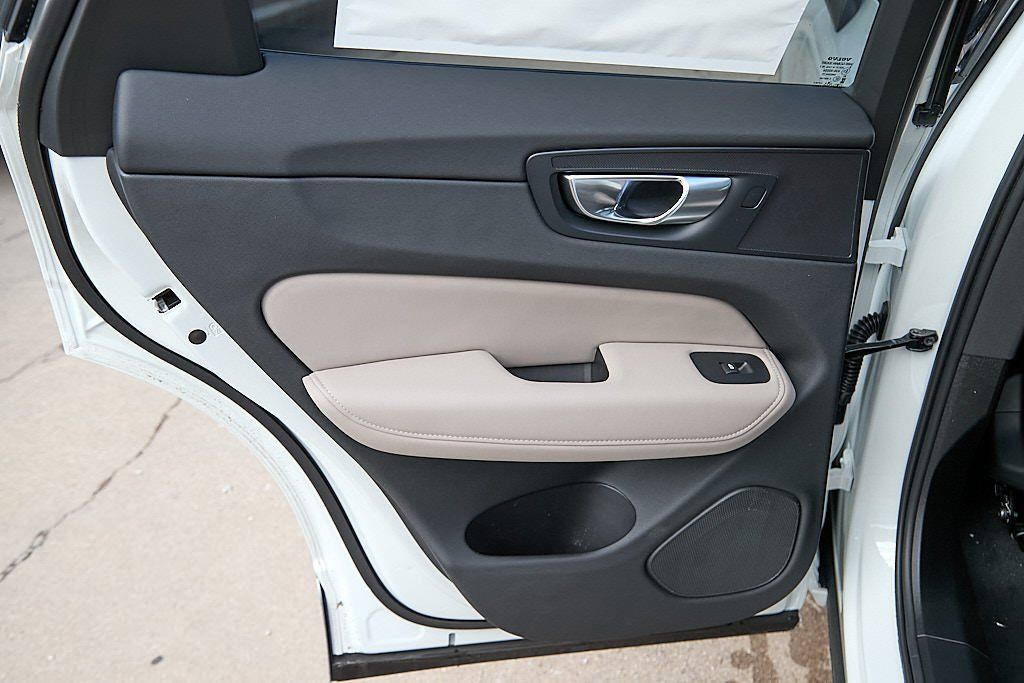 2026 VOLVO XC60 - Image 18