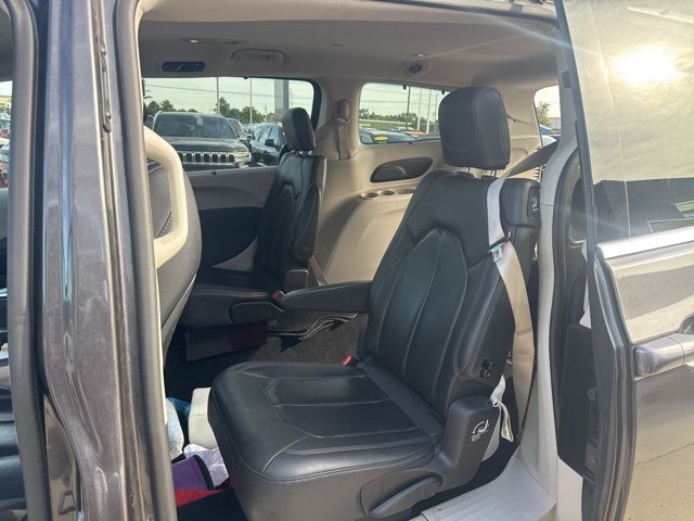 2020 Chrysler Pacifica Touring L photo 8
