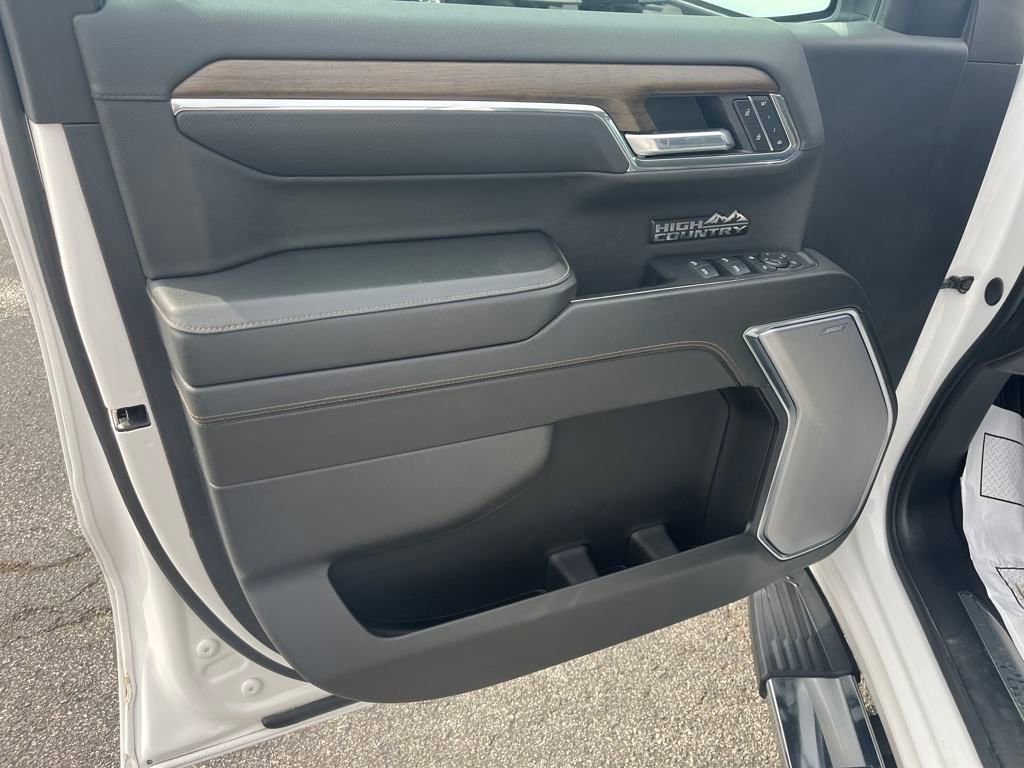 2024 Chevrolet Silverado 1500 High Country photo 18
