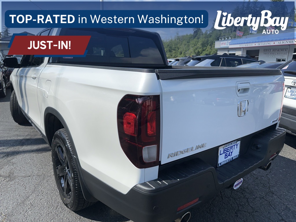 2023 Honda Ridgeline Black Edition photo 3