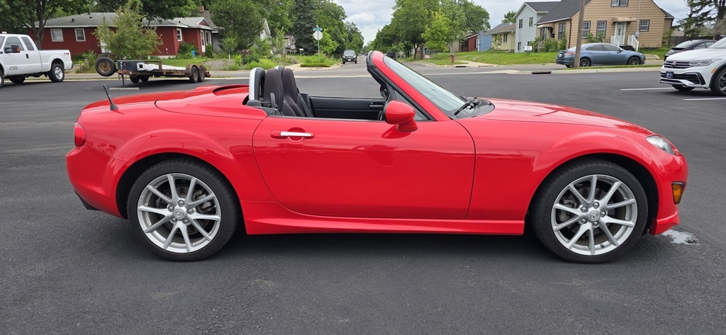 Used 2009 Mazda MX-5 Miata Grand Touring Hard Top with VIN JM1NC26F590204858 for sale in St. Cloud, Minnesota