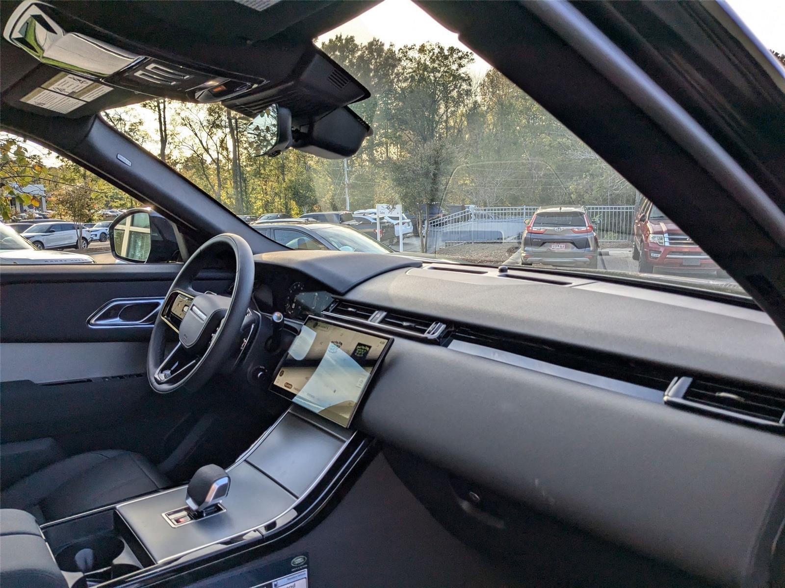 2025 Land Rover Range Rover Velar S photo 33