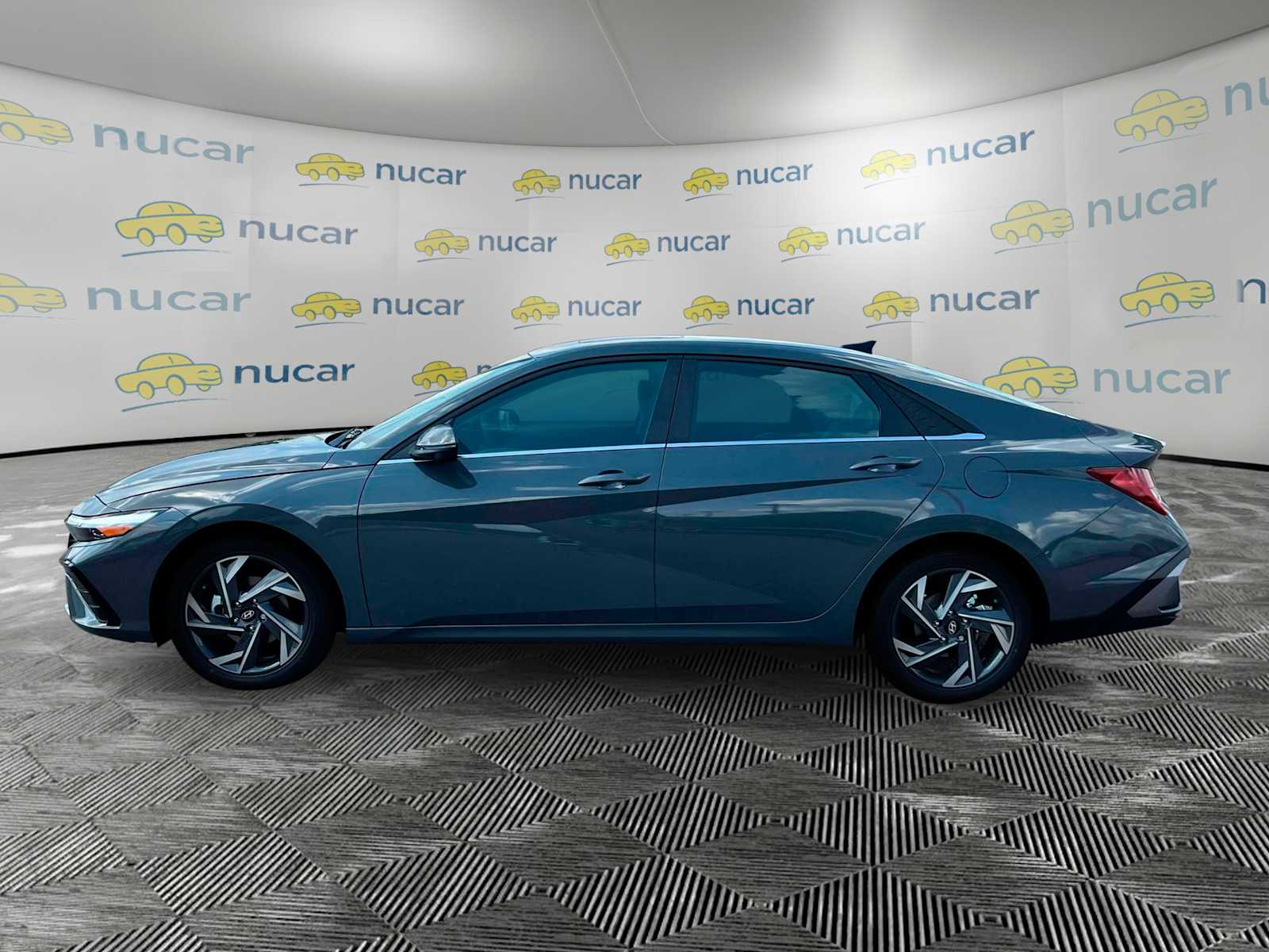 2025 Hyundai Elantra Limited photo 4