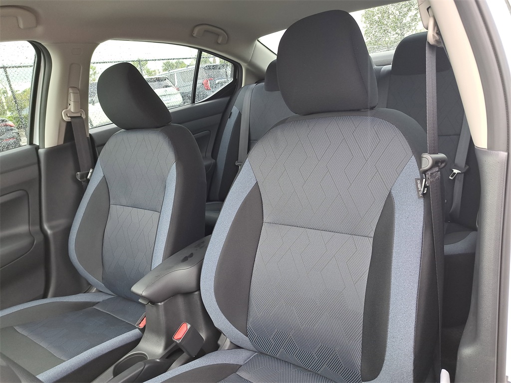 2025 Nissan Versa 1.6 SV photo 18