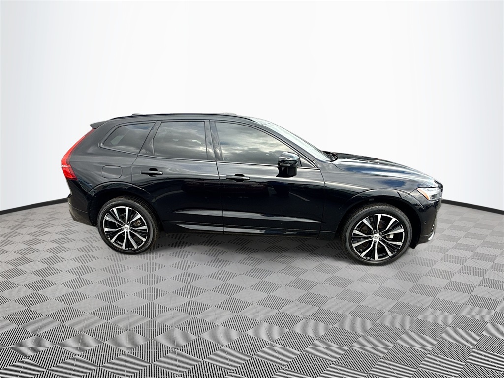 2023 Volvo XC60 B5 Plus photo 4