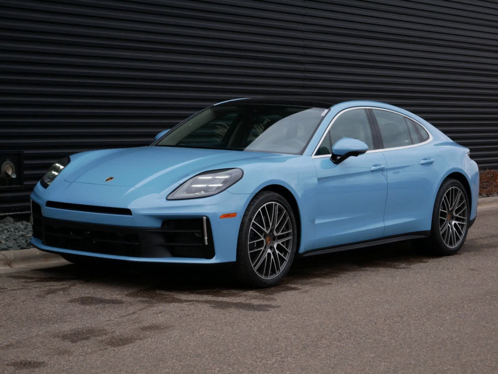 2025 Porsche Panamera 4 photo 2
