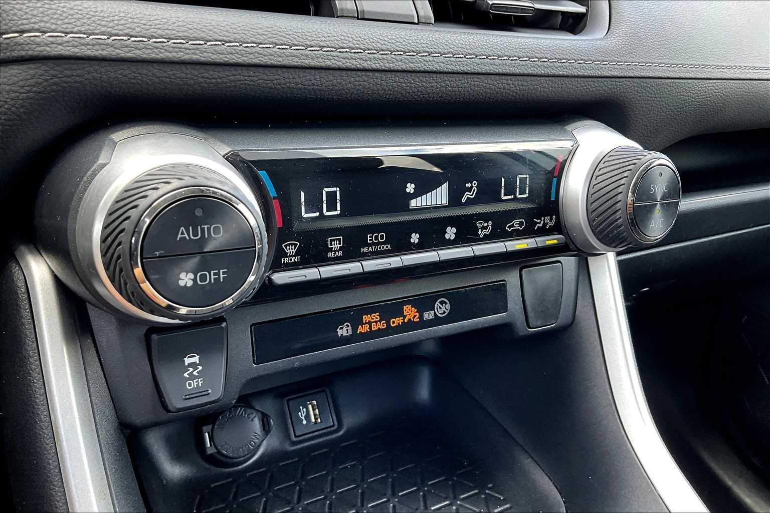 2024 Toyota RAV4 Hybrid XLE photo 21