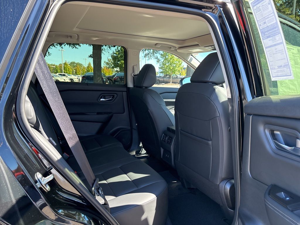 2026 Nissan Rogue SV photo 4