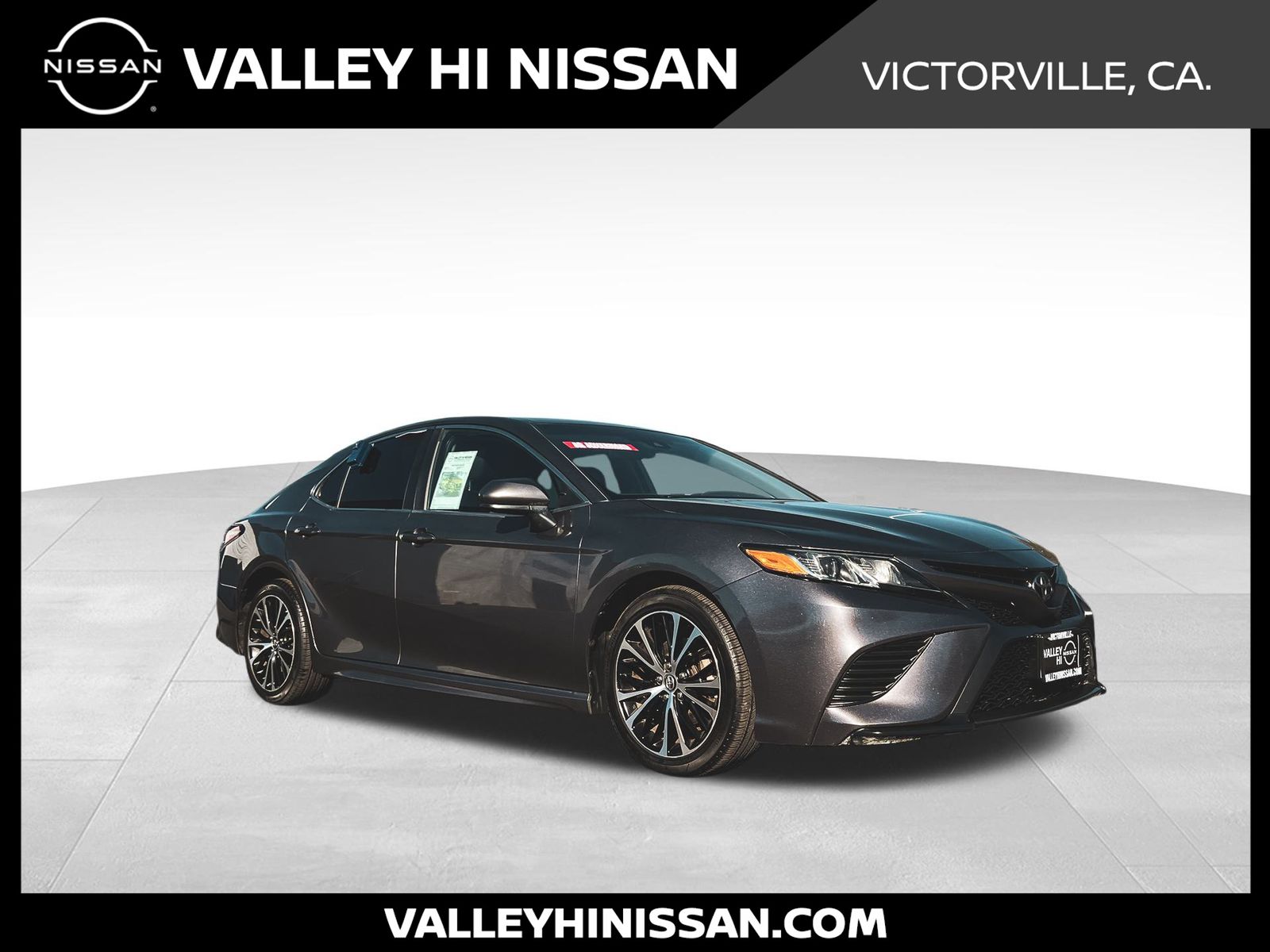 2019 Toyota Camry SE's photo