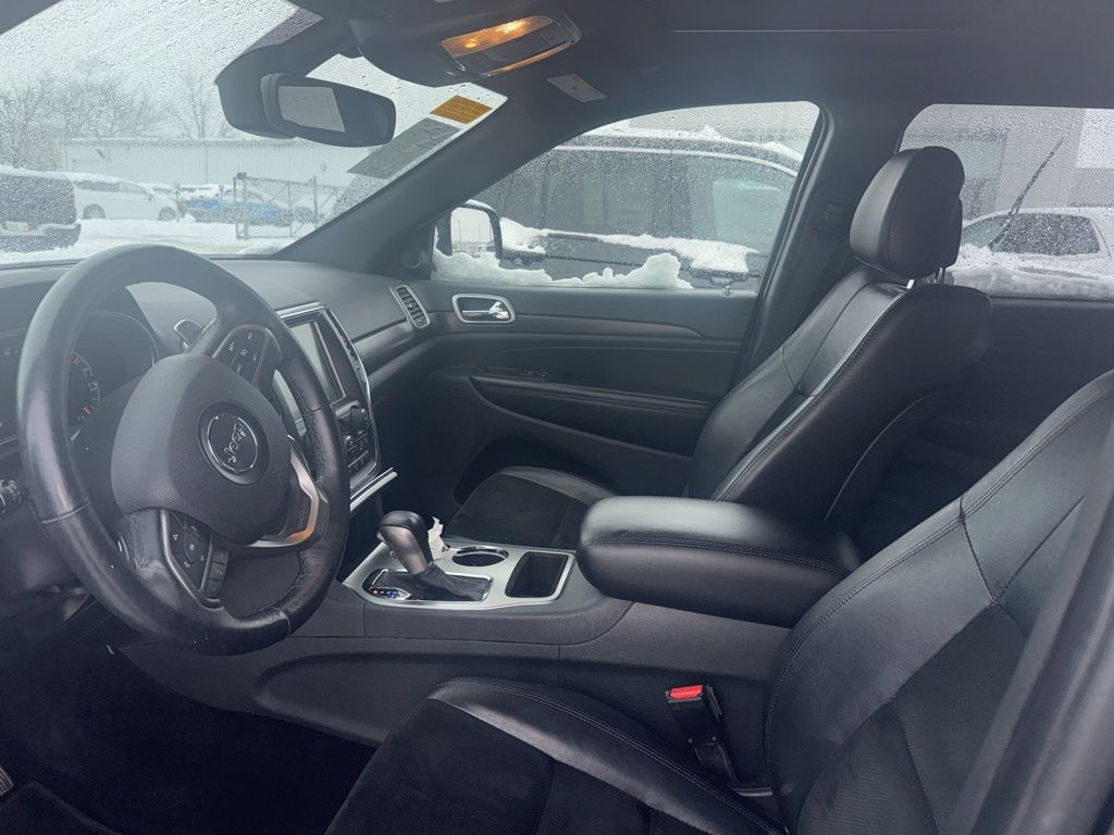 2017 Jeep Grand Cherokee Altitude photo 3