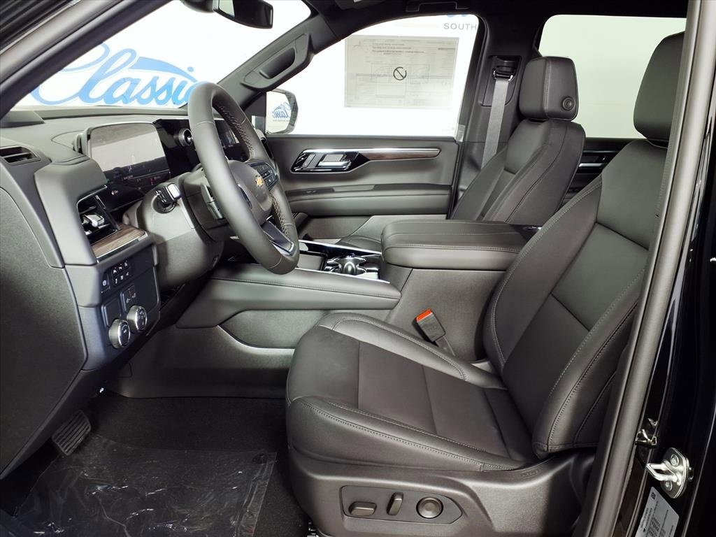 2026 Chevrolet Suburban LT photo 16