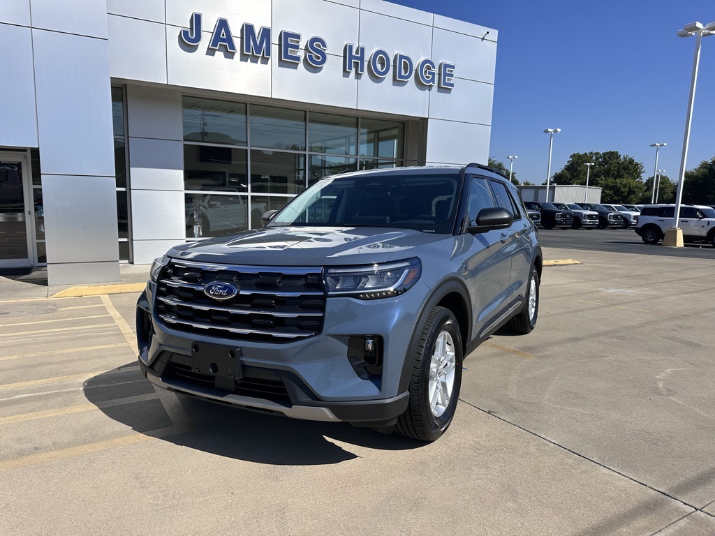 2025 Ford Explorer photo 8