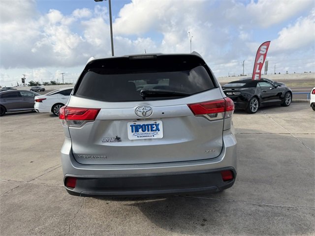 2019 Toyota Highlander SE photo 2