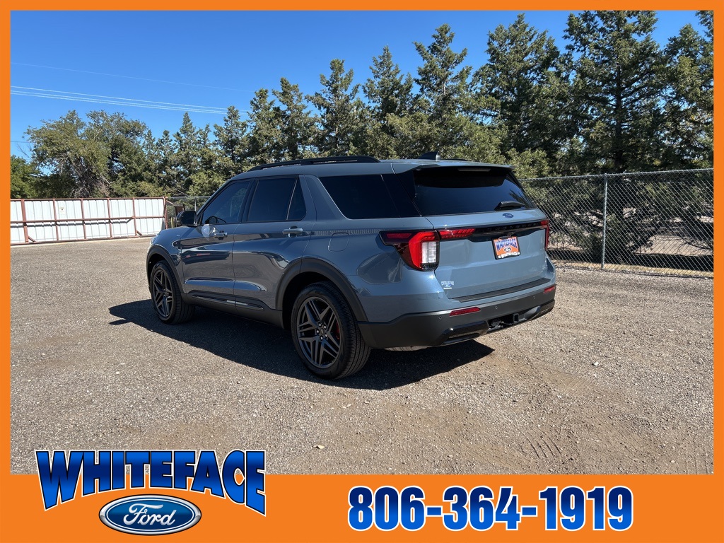 2025 Ford Explorer ST-Line photo 2