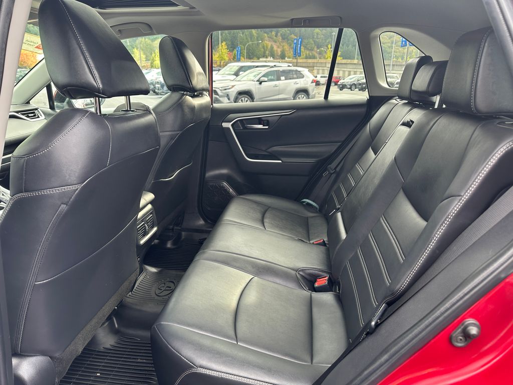 2021 Toyota RAV4 XLE Premium photo 12