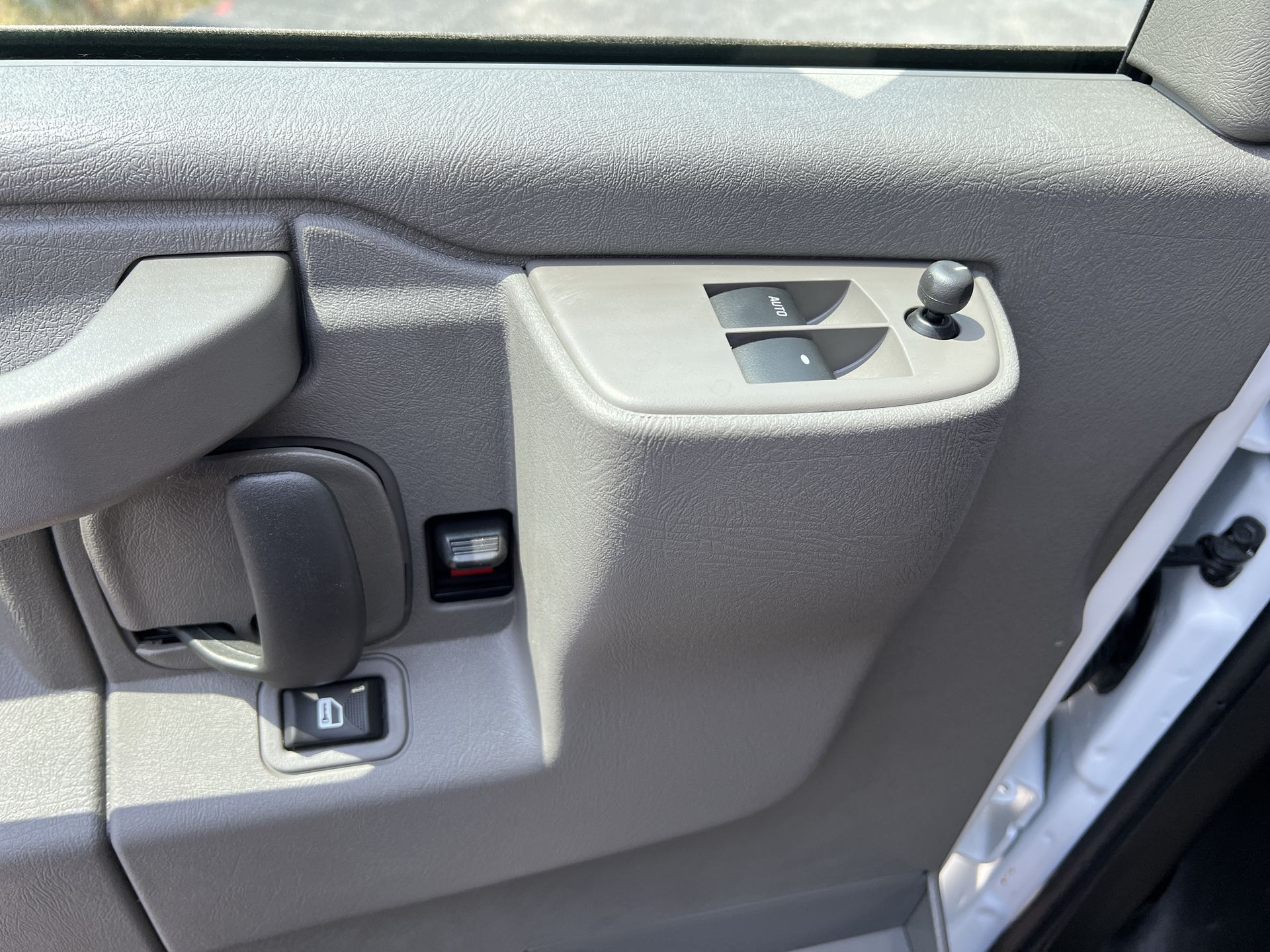 2025 Chevrolet Express Cargo 3500 photo 12