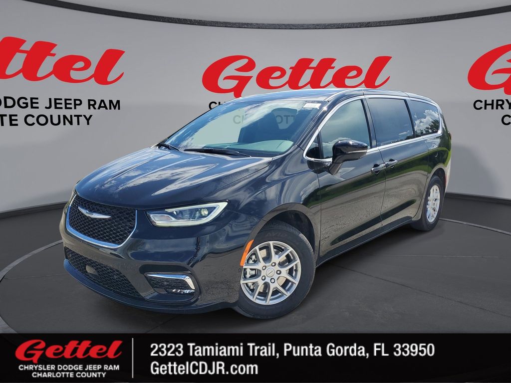 2026 Chrysler Pacifica Select's photo