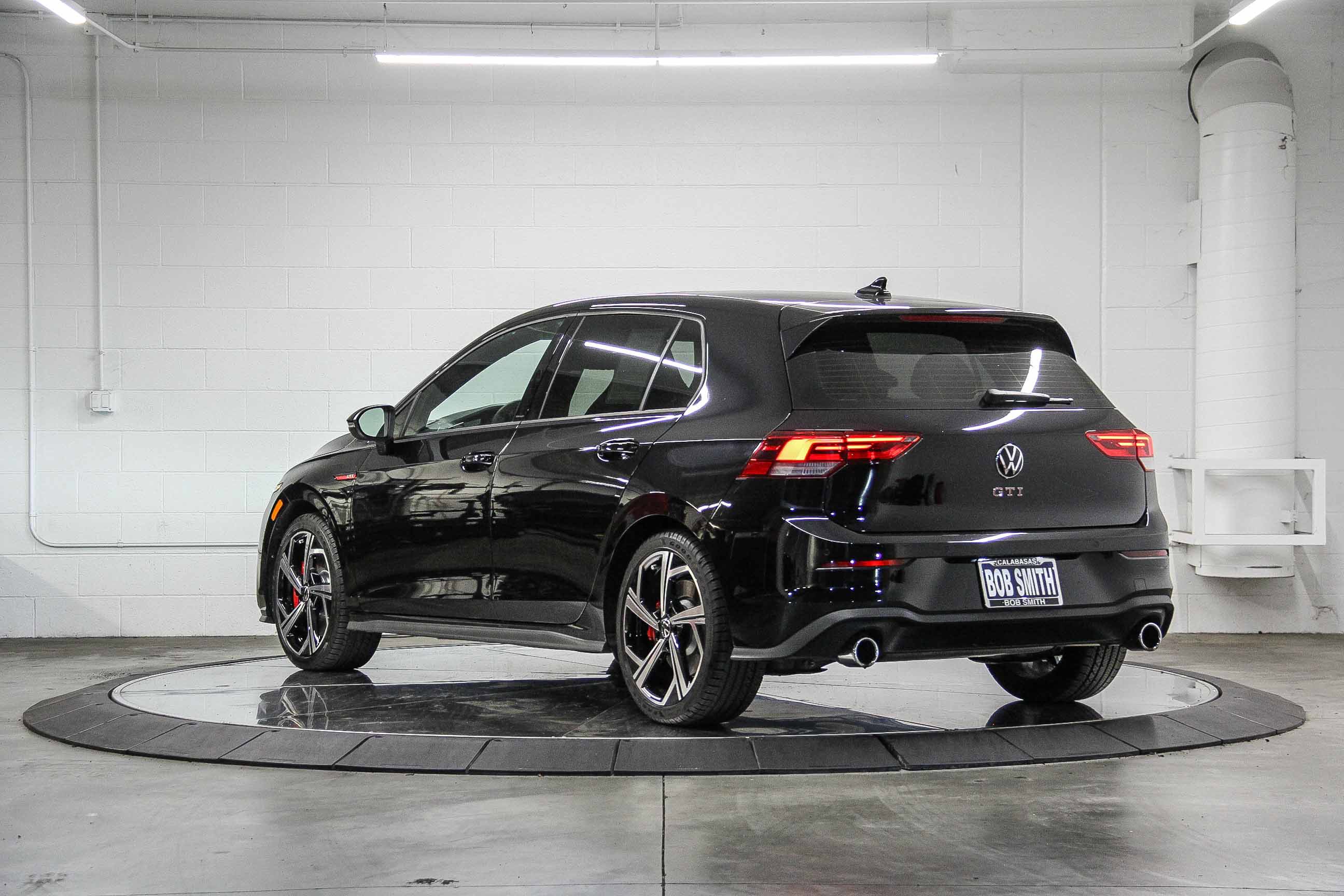 2024 Volkswagen Golf GTI SE photo 3