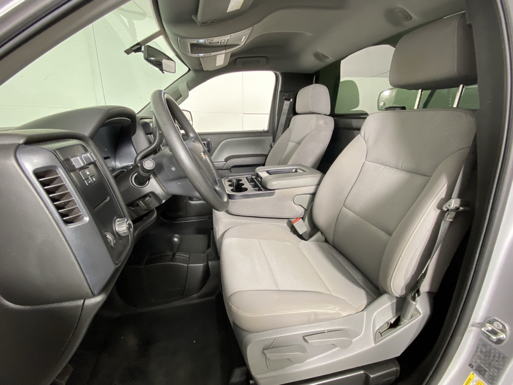 2018 Chevrolet Silverado 1500 photo 2