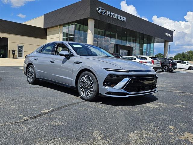 2025 Hyundai Sonata Hybrid SEL's photo