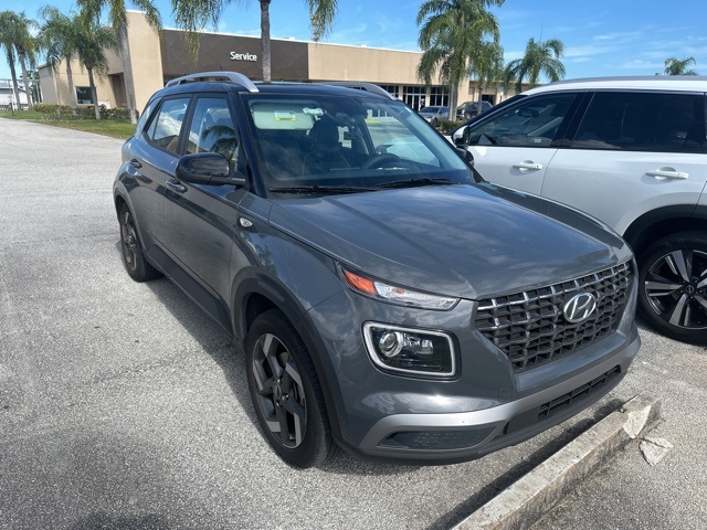 2024 Hyundai Venue Limited photo 3