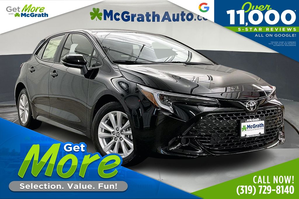 2026 Toyota Corolla Hatchback SE's photo