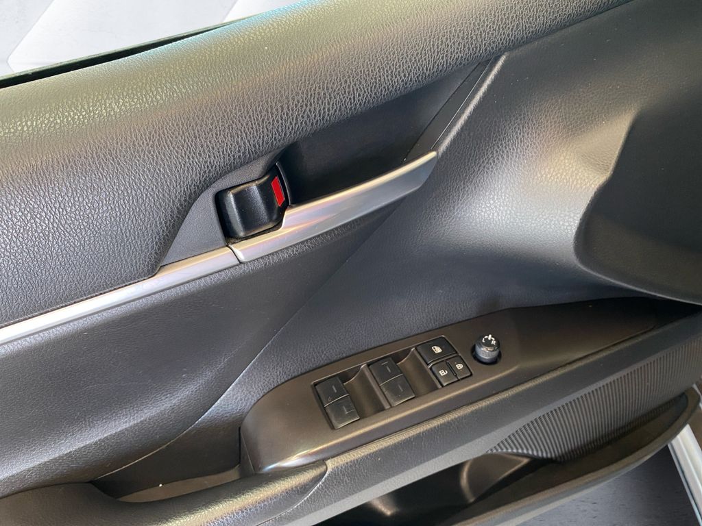 2023 Toyota Camry SE photo 12