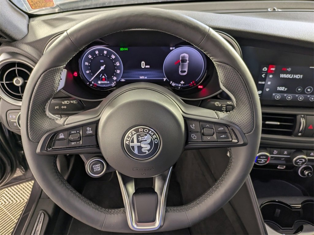 2025 Alfa Romeo Giulia Base photo 17