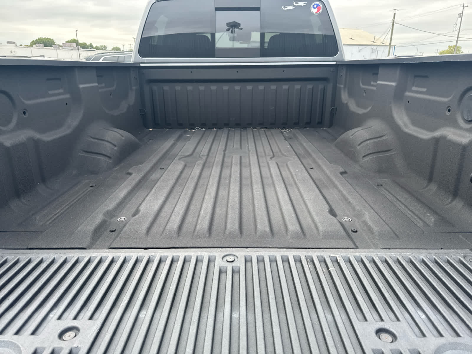 2022 Nissan Titan Crew Cab S photo 8