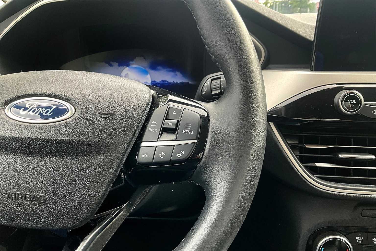 2022 Ford Escape SEL photo 23