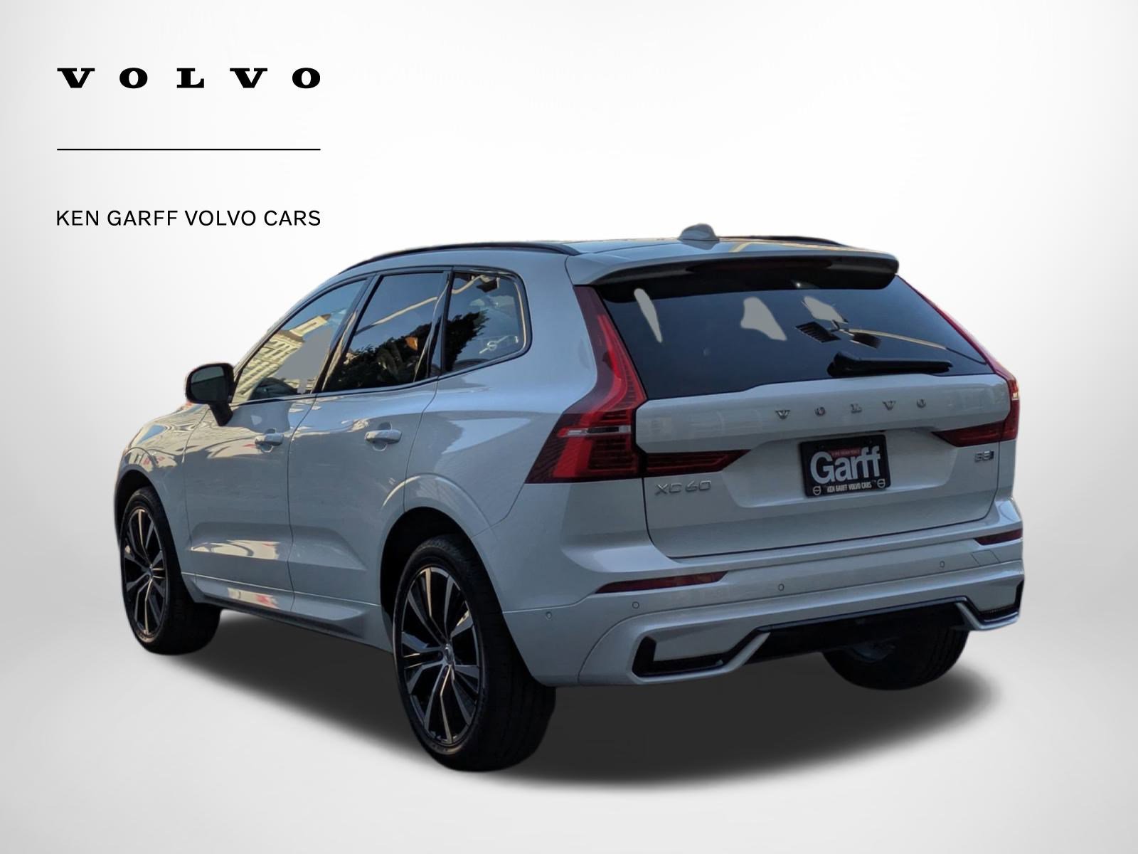 2025 Volvo XC60 Plus photo 5