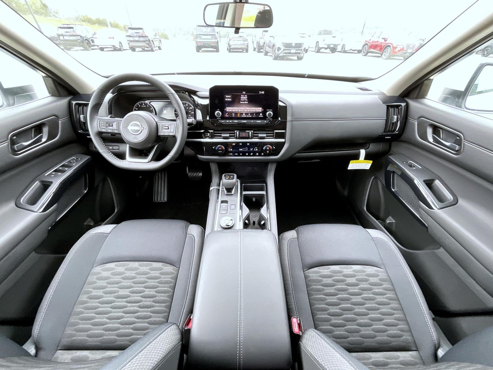 2025 Nissan Pathfinder SV photo 13