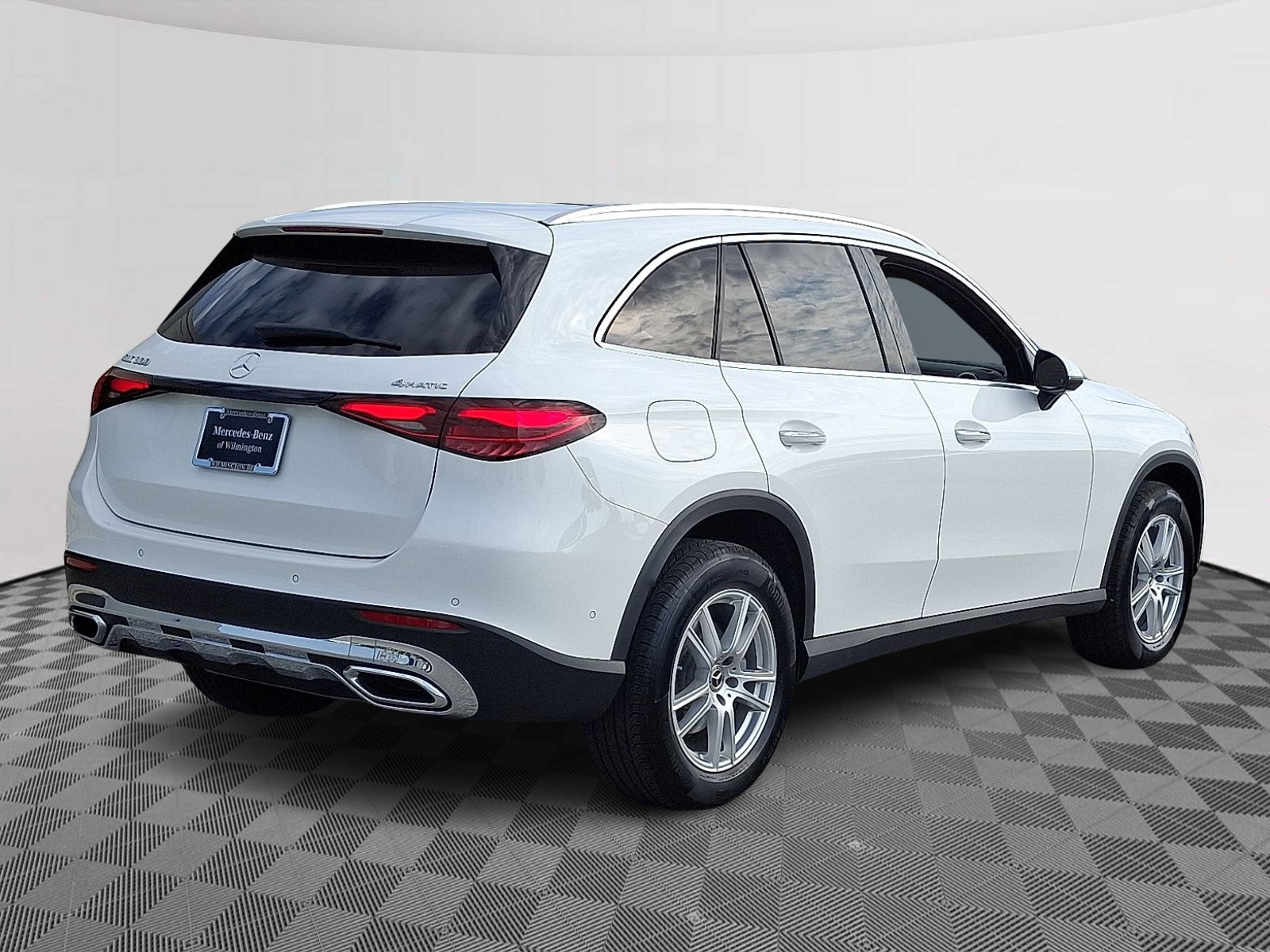 2025 Mercedes Benz GLC 300 4MATIC photo 4