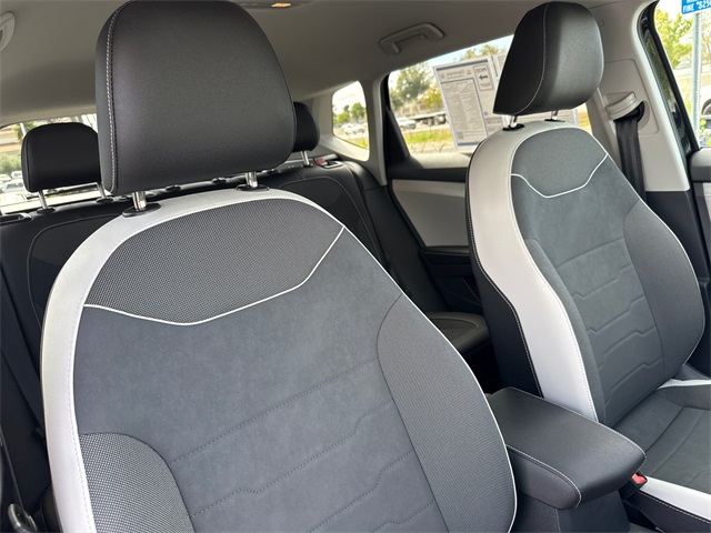 2025 Volkswagen Taos SE photo 15
